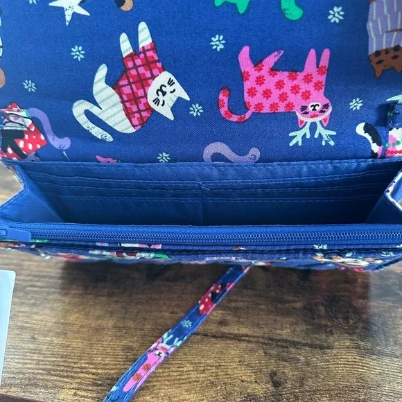 New Vera Bradley Blue Crossbody Wallet Handbag Christmas Cats Sweater Holiday - Picture 4 of 6